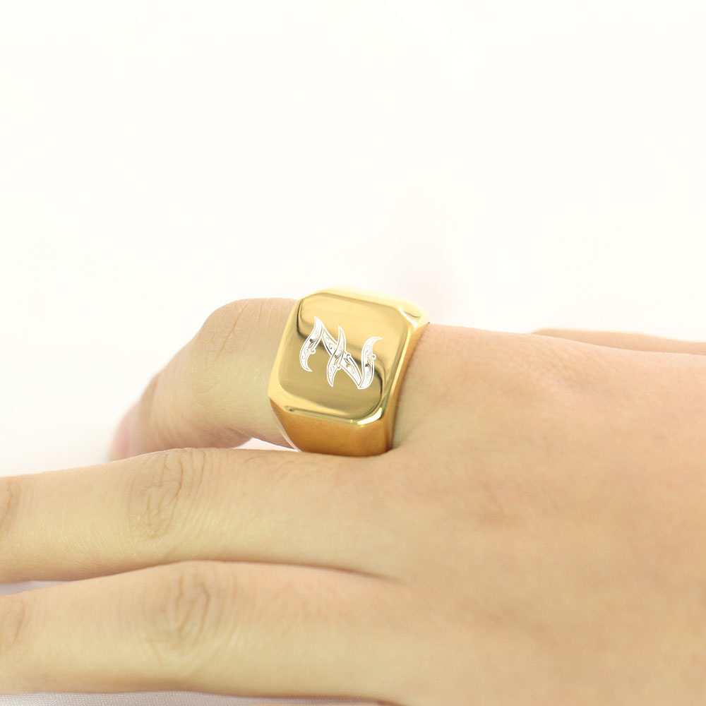 Goudkleurige heren grote lette - Initial Ring Custom recensie en prijs